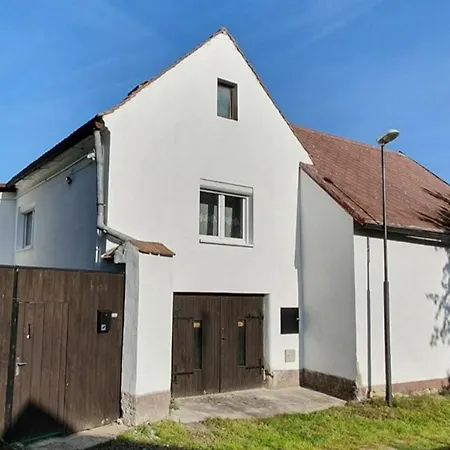 Holiday House Levousy Kresin (Litomerice)